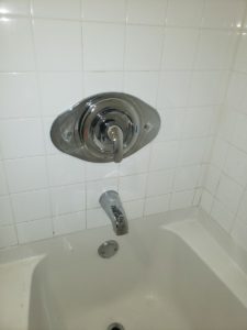 Bathtub Faucet Convert from double handle to single handle faucet